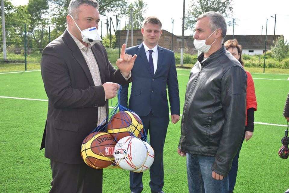 Відкриття футбольного поля в Згурівці. Фото'