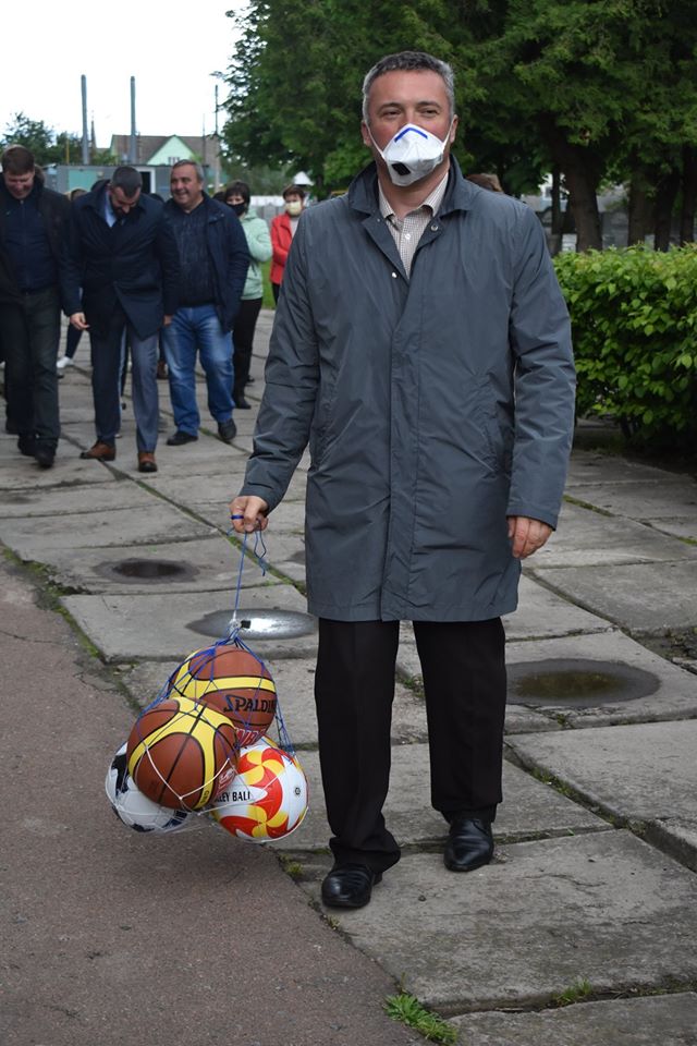 Відкриття футбольного поля в Новій Олександрівці. Фото
