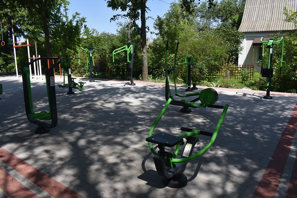 Відкриття воркаут-майданчика у Шкарівці. Фото