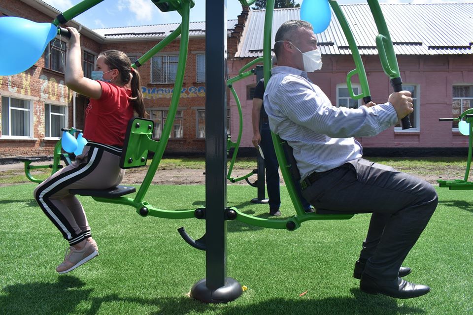 Відкриття воркаут-майданчика в Озерній. Фото