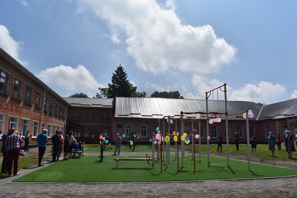 Відкриття воркаут-майданчика в Озерній. Фото