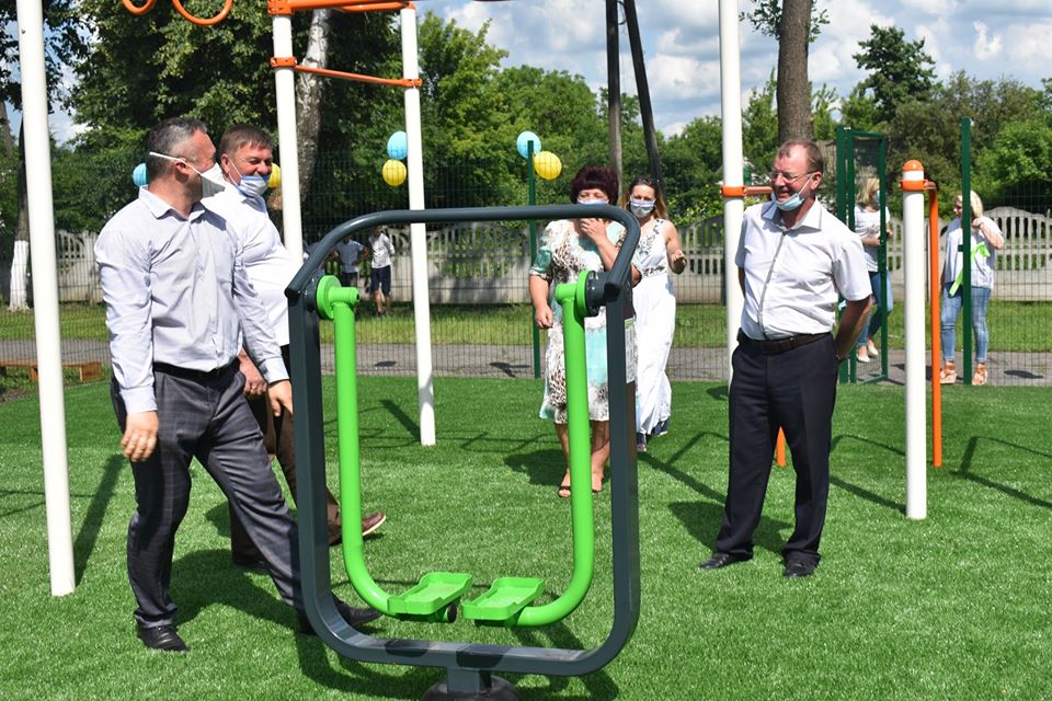 Відкриття воркаут-майданчика в Красилівці. Фото