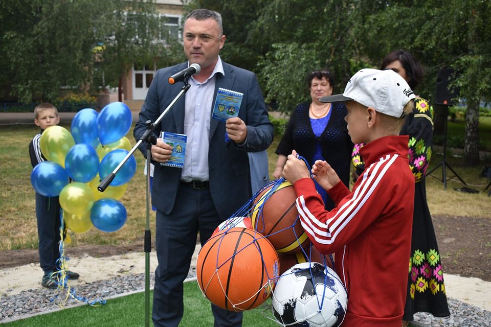 Відкриття воркаут-майданчика у Волошинівці. Фото