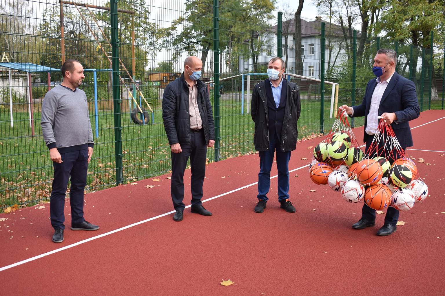 В Любарцях відкрито мультифункціональні майданчики. Фото