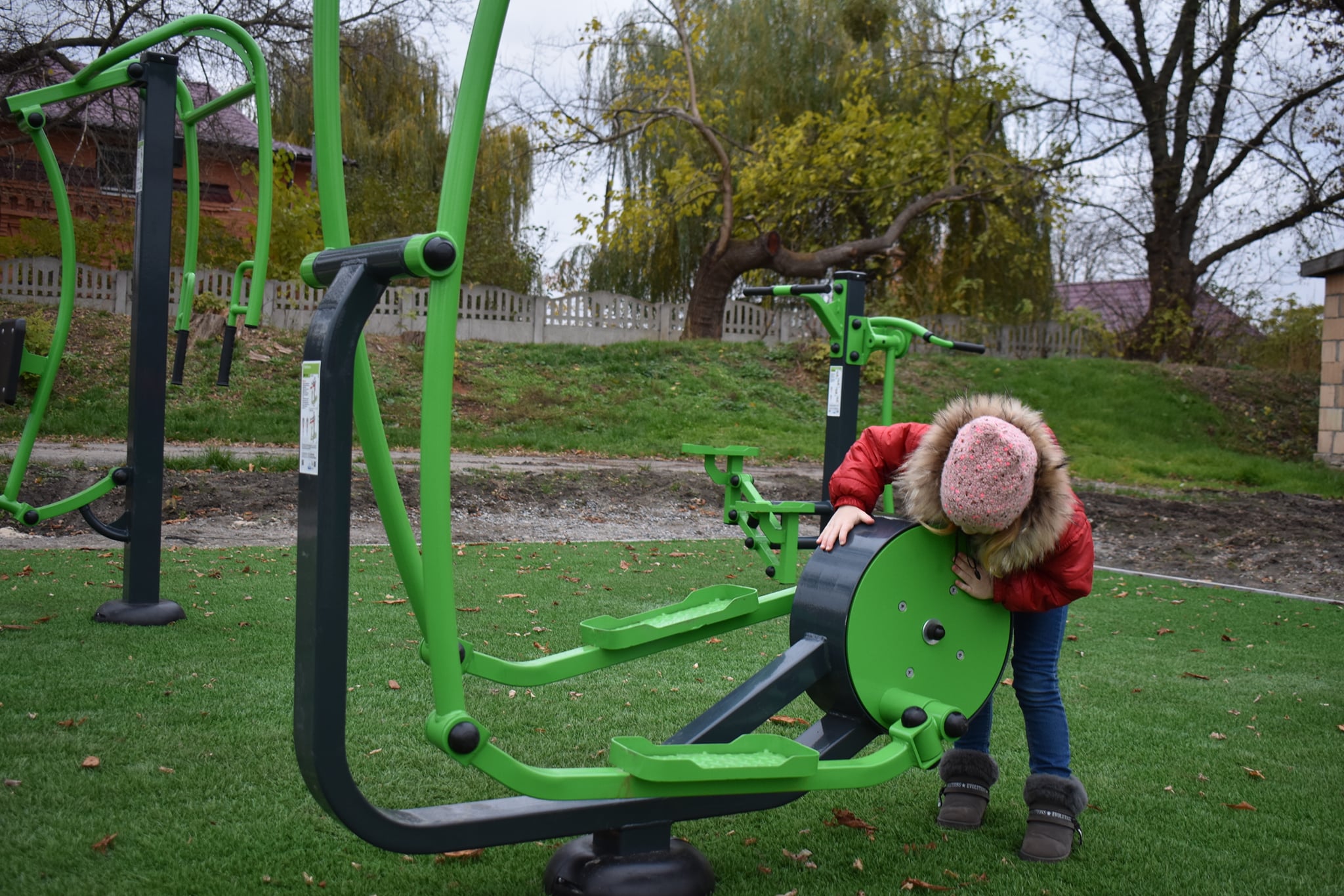 Ржищів. Відкрито міні-футбольне поле та воркаут-майданчик. Фото