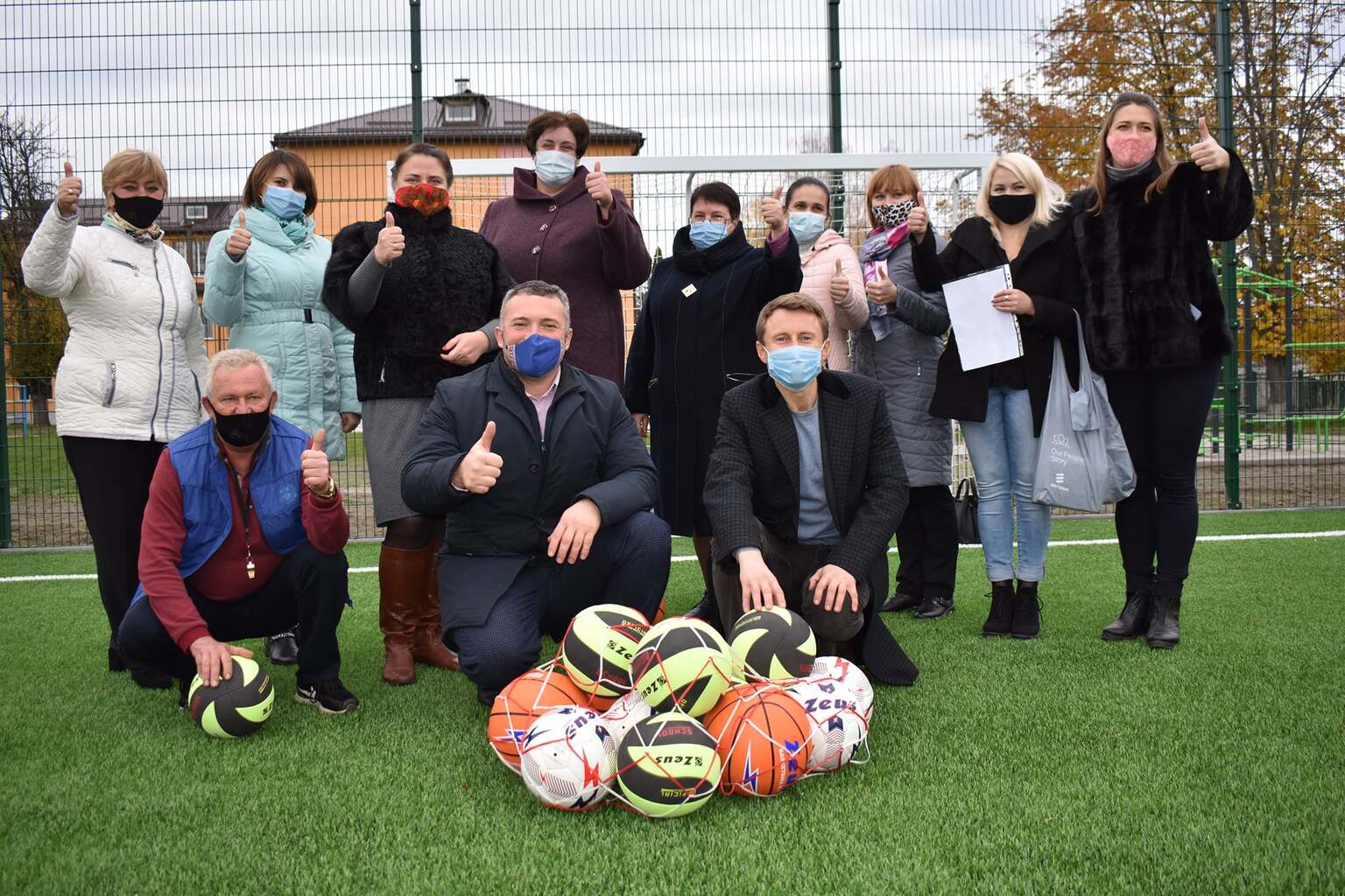 Ржищів. Відкрито міні-футбольне поле та воркаут-майданчик. Фото