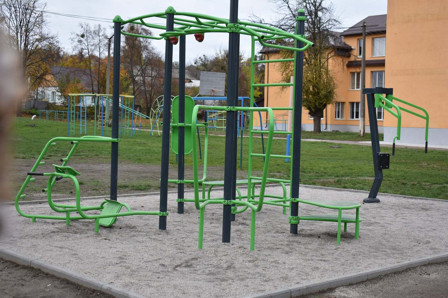 Ржищів. Відкрито міні-футбольне поле та воркаут-майданчик. Фото