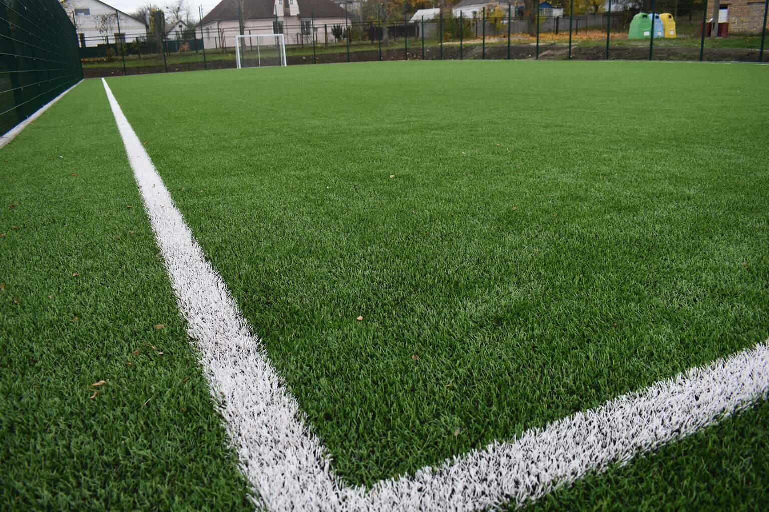 Ржищів. Відкрито міні-футбольне поле та воркаут-майданчик. Фото