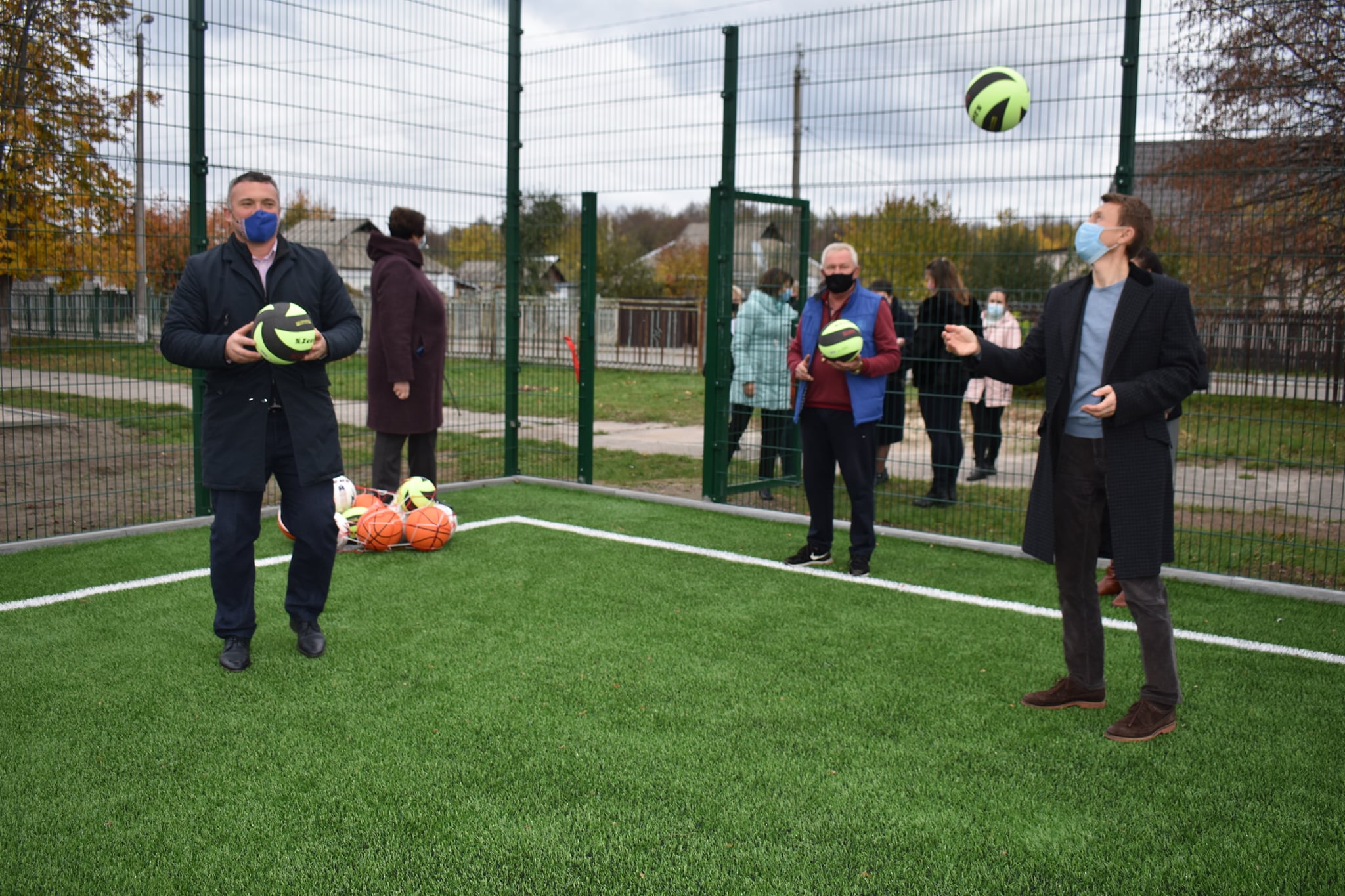 Ржищів. Відкрито міні-футбольне поле та воркаут-майданчик. Фото