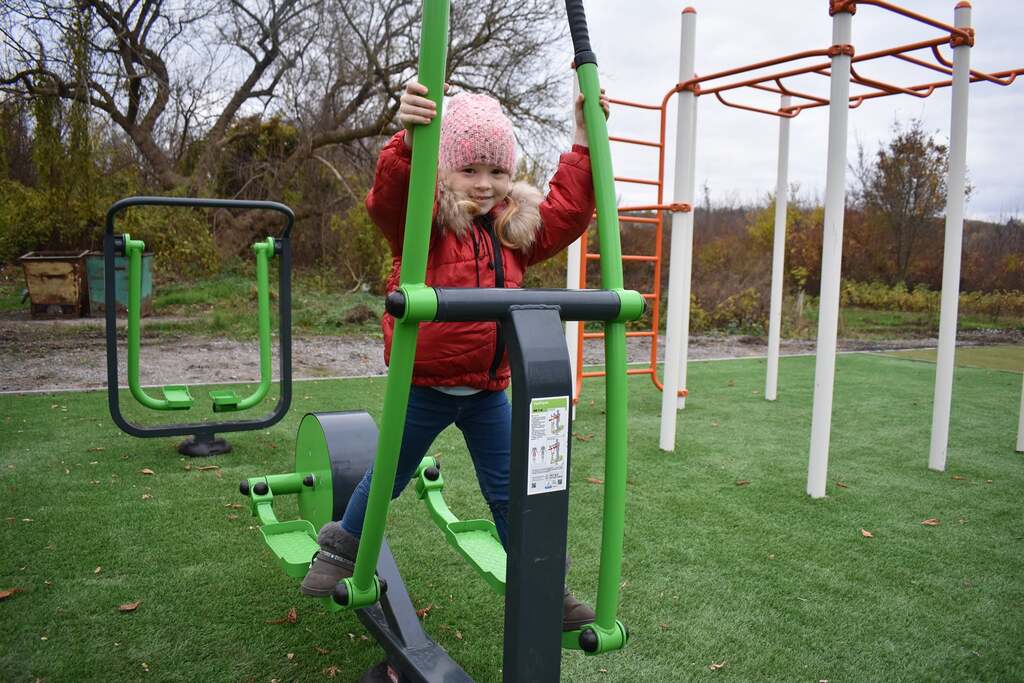 Ржищів. Відкрито міні-футбольне поле та воркаут-майданчик. Фото