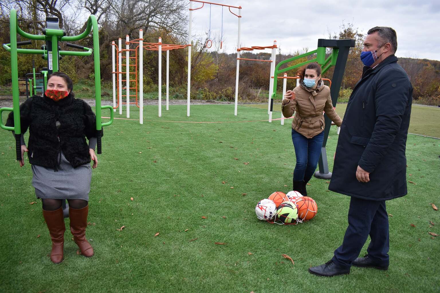 Ржищів. Відкрито міні-футбольне поле та воркаут-майданчик. Фото