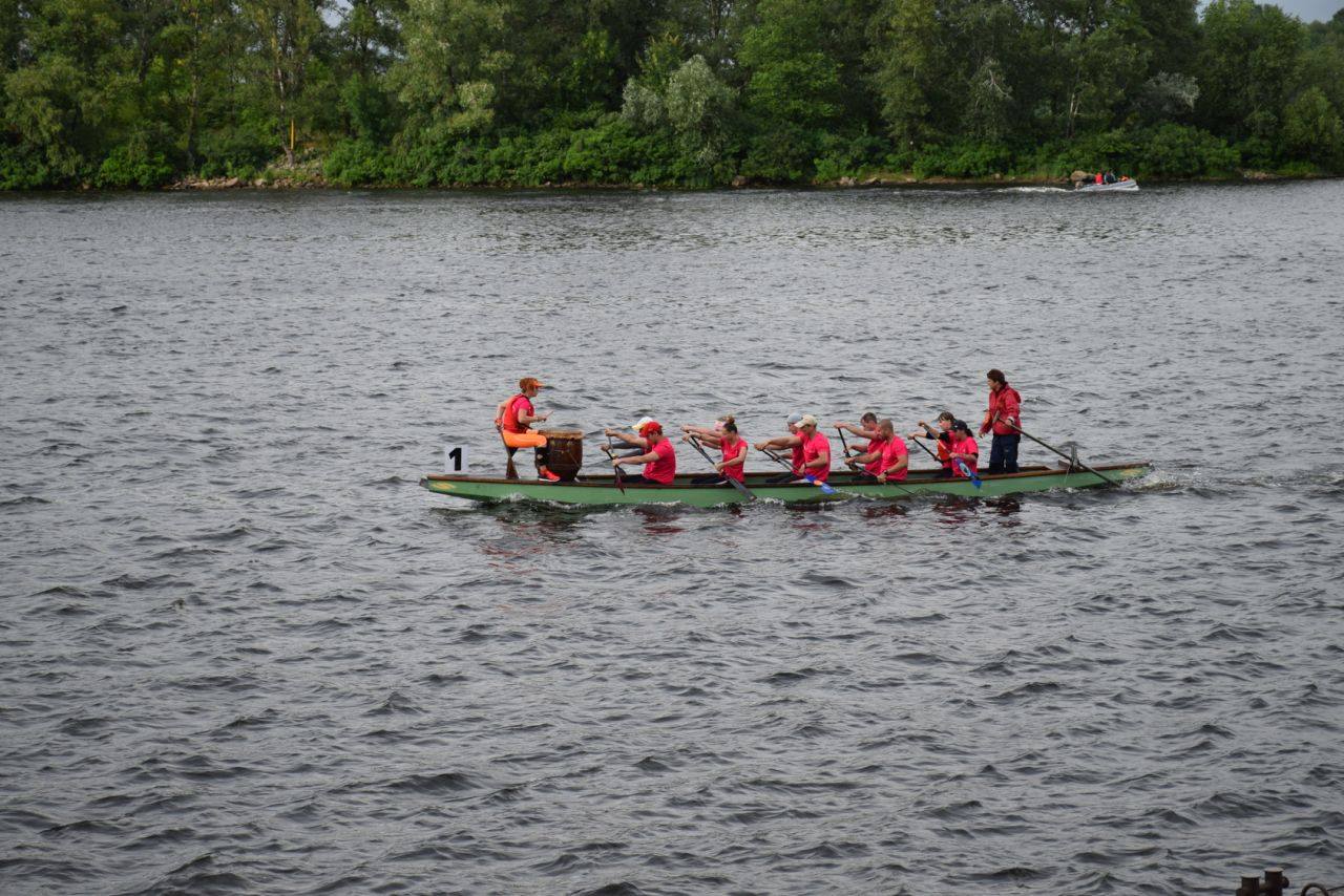 ЧУ з веслування на човнах "Дракон", Київ. Фото