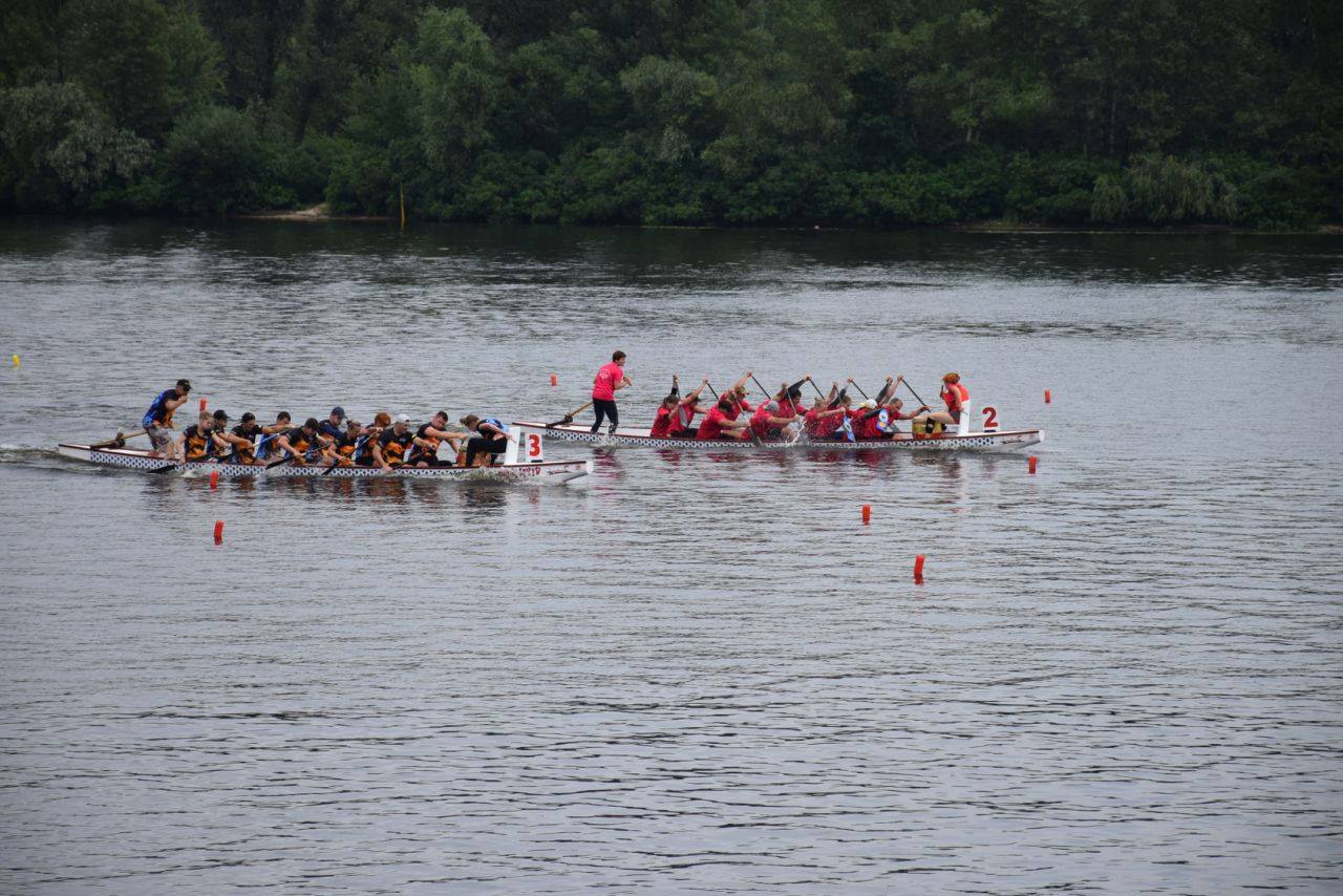 ЧУ з веслування на човнах "Дракон", Київ. Фото