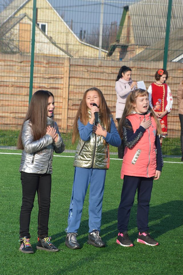 Відкриття футбольного поля у Шевченковому. Фото