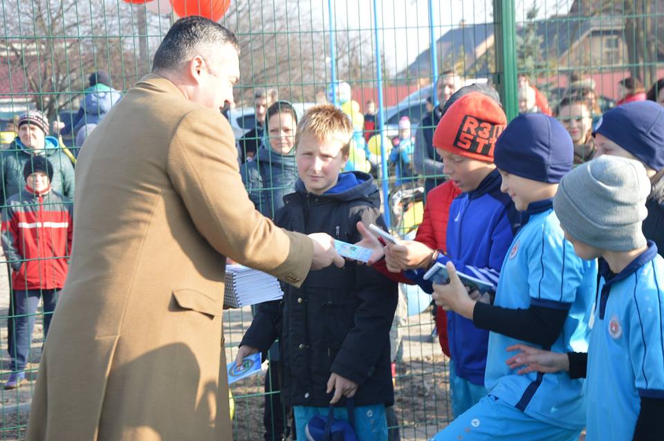 Відкриття футбольного поля у Шевченковому. Фото