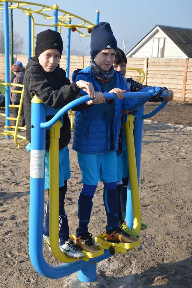Відкриття футбольного поля у Шевченковому. Фото
