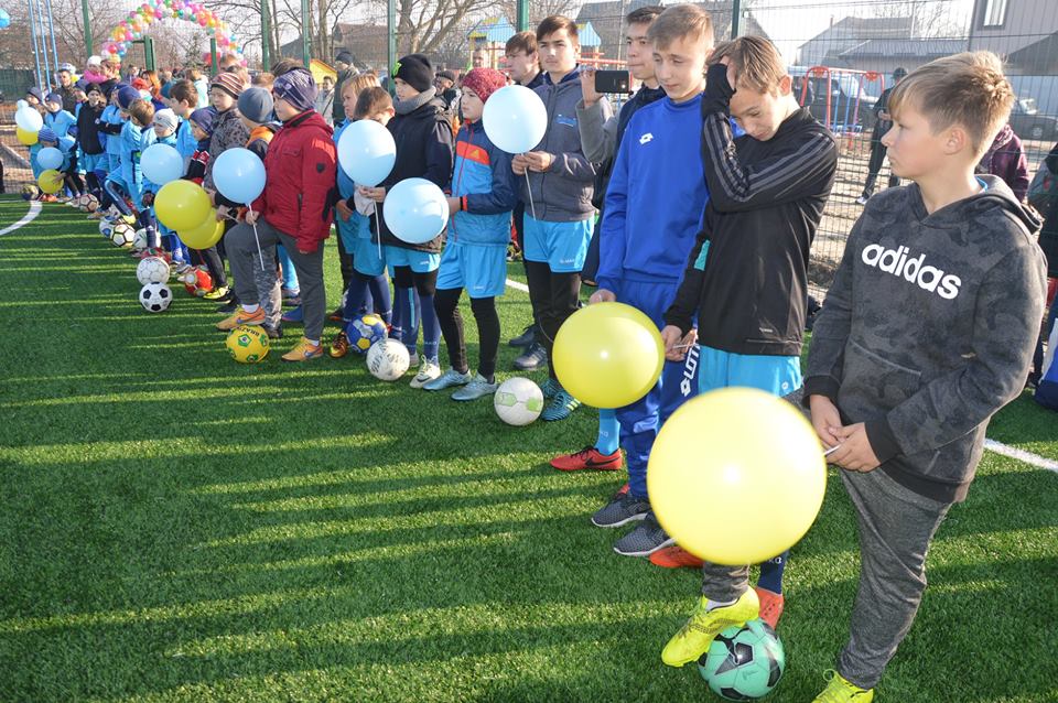 Відкриття футбольного поля у Шевченковому. Фото