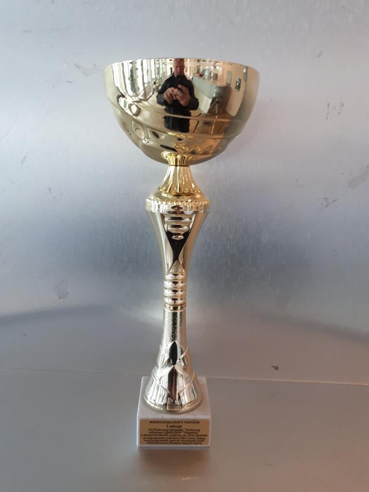 Ігор Жданов відзначив велошколу Промінь дипломом за перше місце. Фото