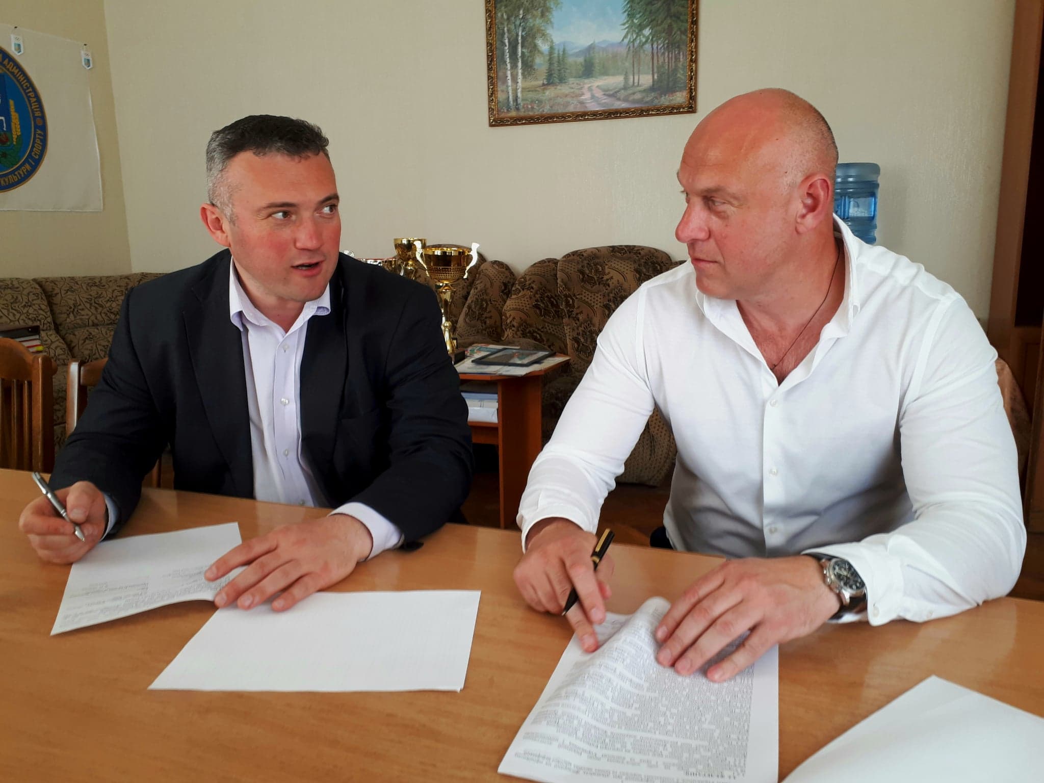 Підписання угоди з Федерацією з веслування на човнах Дракон. Фото