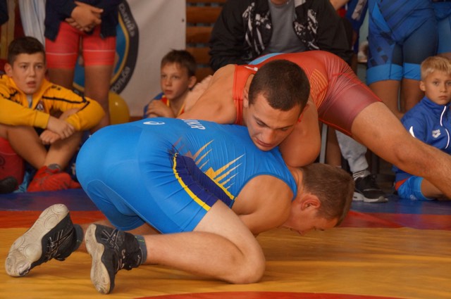 Кубок Крюківщини з греко-римської боротьби. Фото