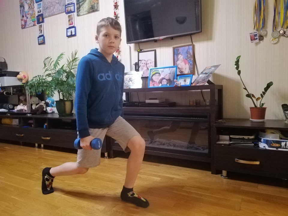 Спорт вдома для борців вільного стилю, Українка. Фото