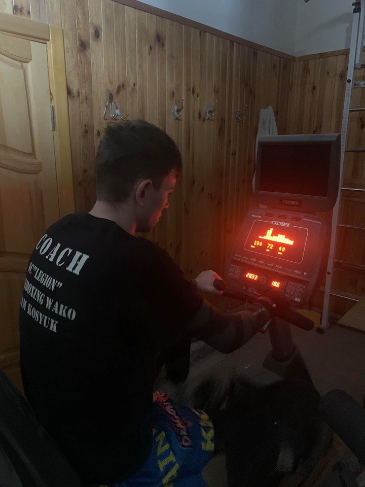 Спорт вдома від Миколи Косюка. Фото