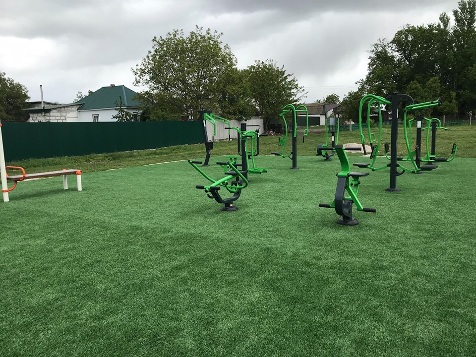 Відкриття спортивного майданчика в Гоголеві. Фото