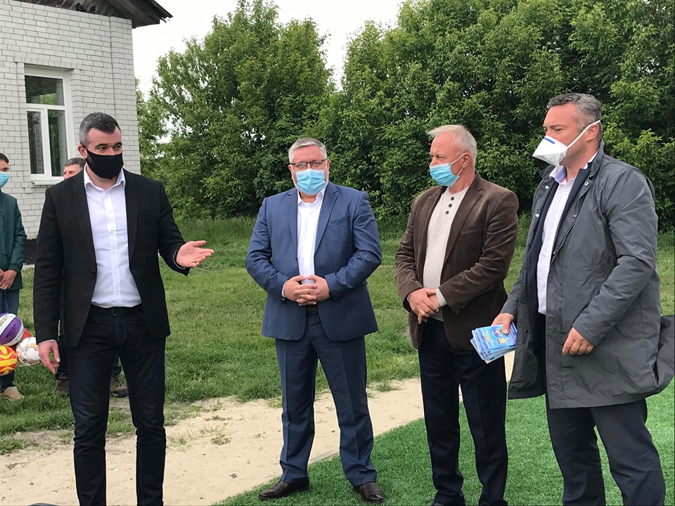 Відкриття спортивного майданчика в Гоголеві. Фото