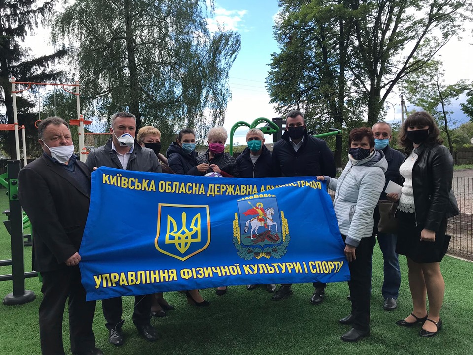 Відкриття спортивного майданчика в Гоголеві. Фото