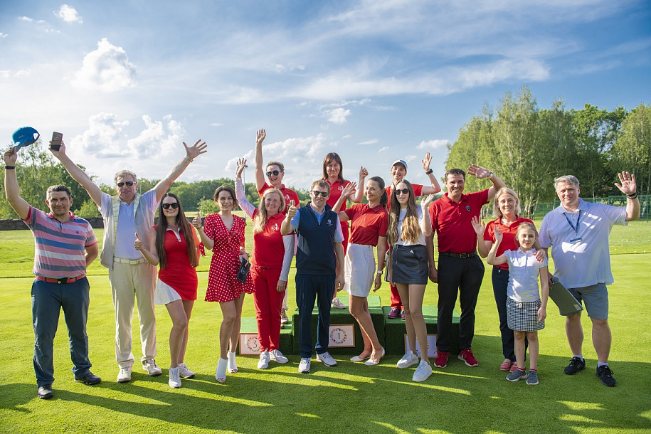 Жіночий турнір з гольфу, Козин. Фото