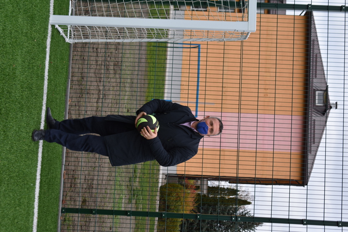 Ржищів. Відкрито міні-футбольне поле та воркаут-майданчик. Фото