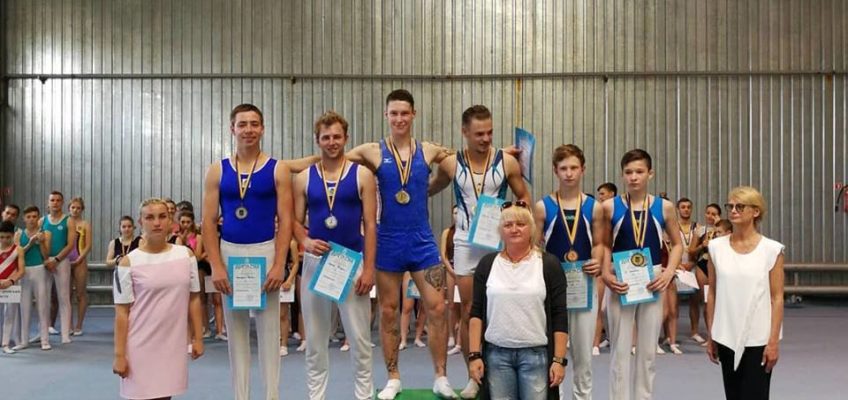 Кубок України зі стрибків на батуті. Фото