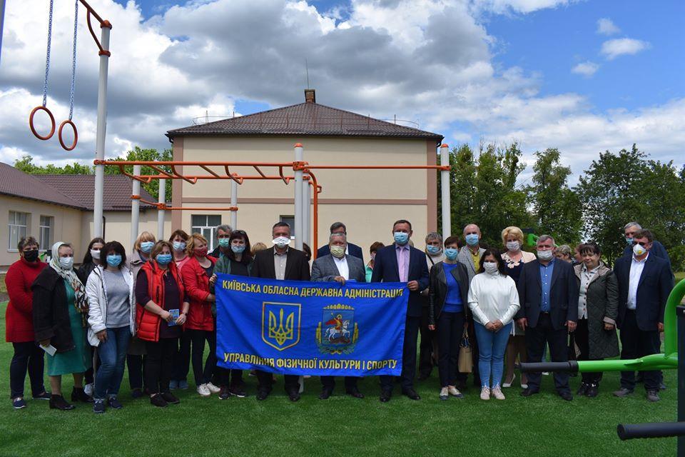 Відкриття майданчика для воркаут в селі Потік. Фото Відкриття майданчика для воркаут в селі Потік. Фото