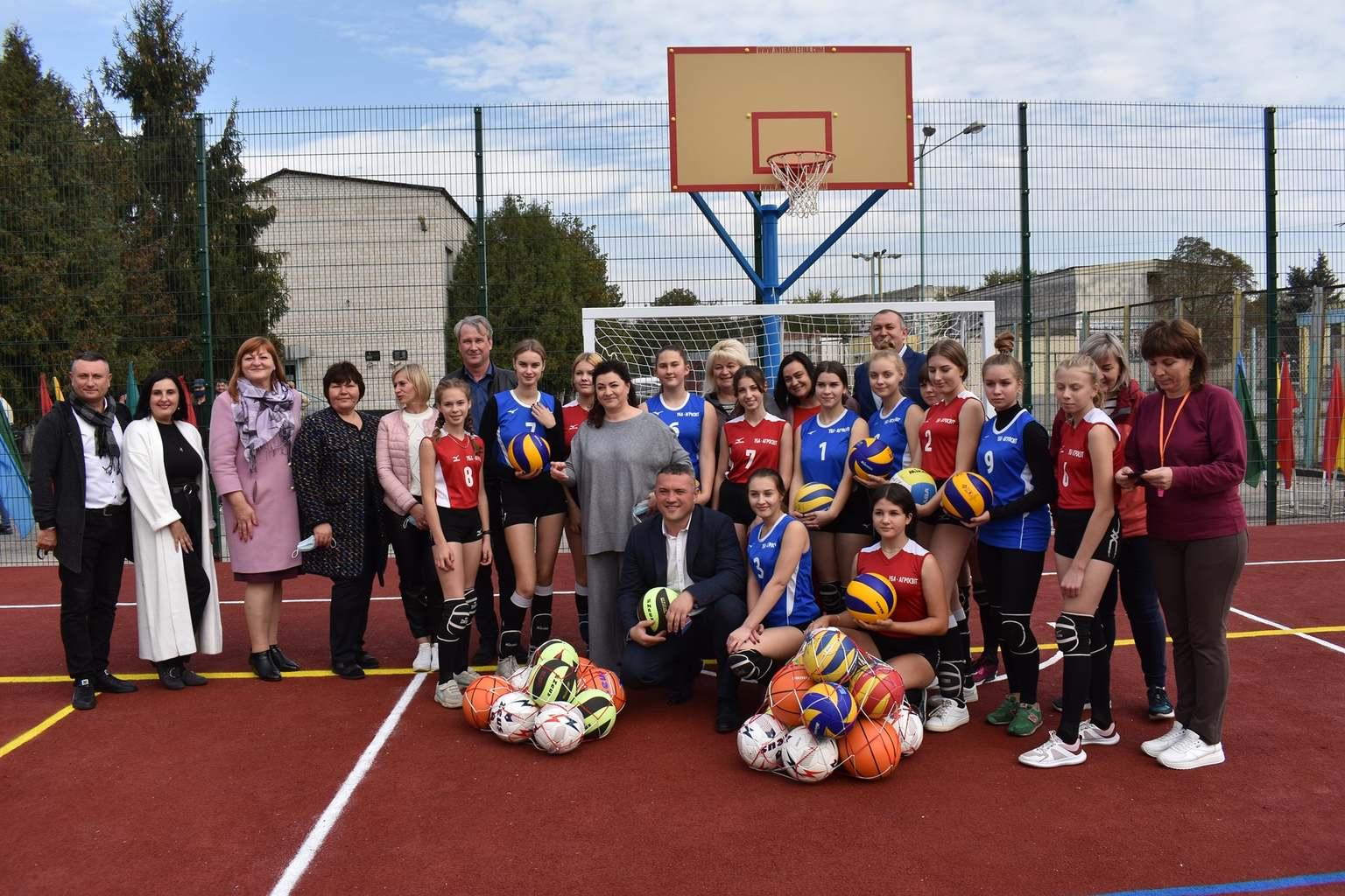 В Баришівці та Любарцях відкрито мультифункціональні майданчики. Фото В Баришівці та Любарцях відкрито мультифункціональні майданчики. Фото