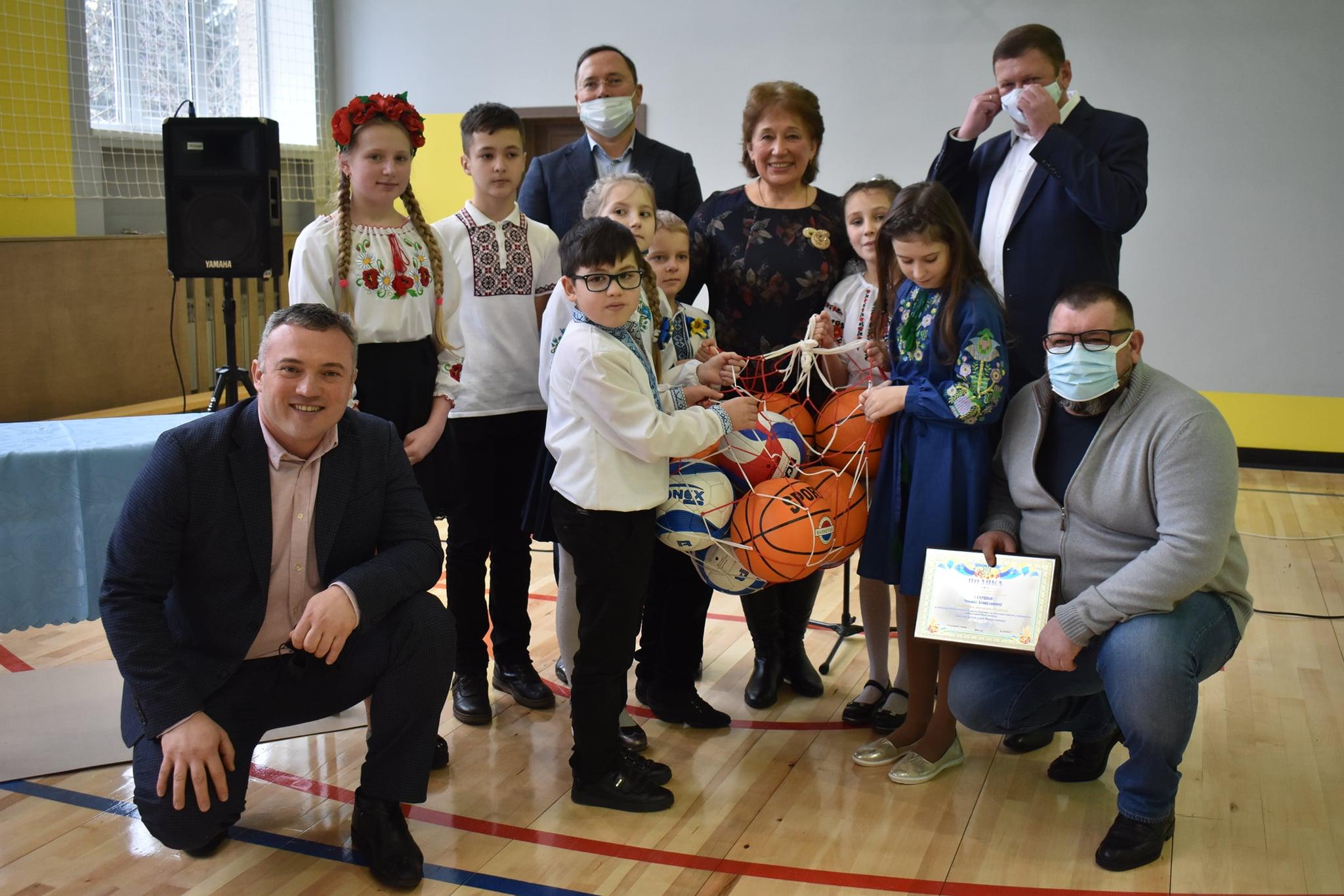 Відкриття спортзалу в Калинівській школі. Фото Відкриття спортзалу в Калинівській школі. Фото
