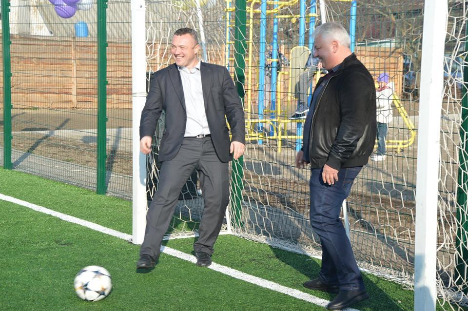 Відкриття футбольного поля у Шевченковому. Фото