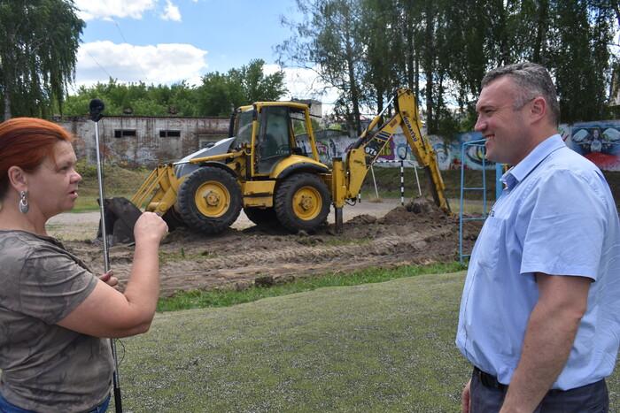Будівництво футбольного поля в Богуславі. Фото Будівництво футбольного поля в Богуславі. Фото