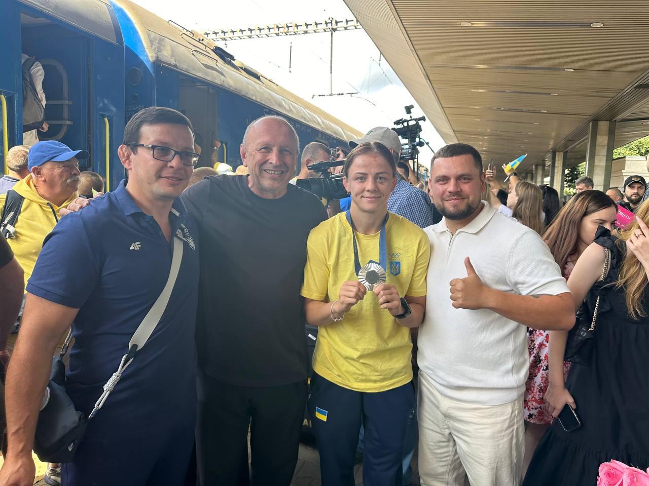 Зустріч олімпійців на вокзалі. фото Зустріч олімпійців на вокзалі. фото