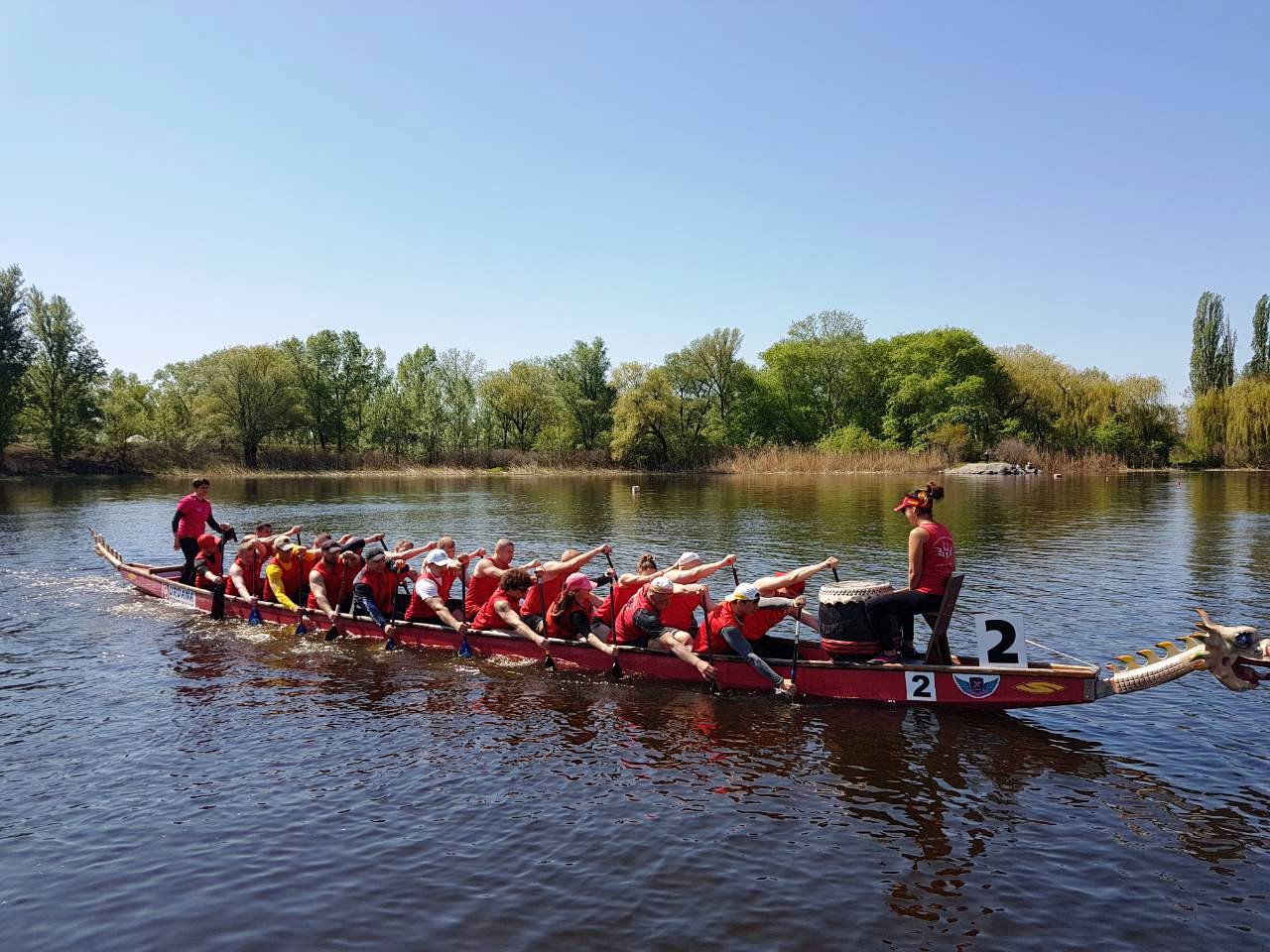 Змагання на човнах «Дракон», Горішні Плавні. Фото