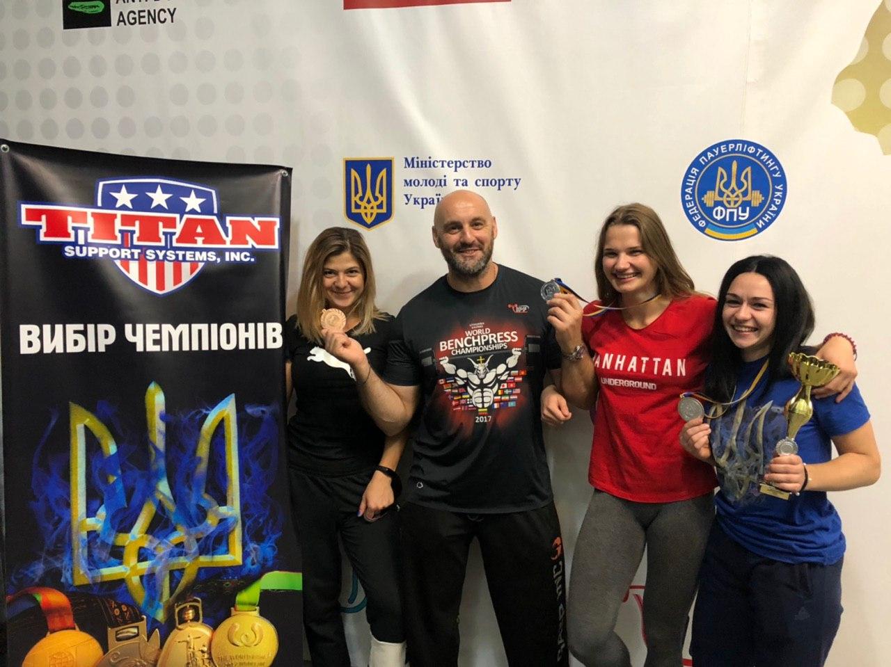 Чемпіонат України з класичного жиму лежачи серед усіх вікових груп. фото